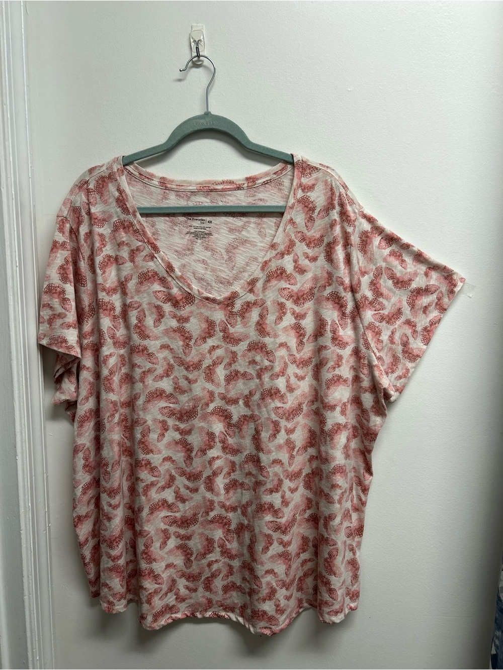 Women's Pink Butterfly Print scoop neck Short Sleeve Tee